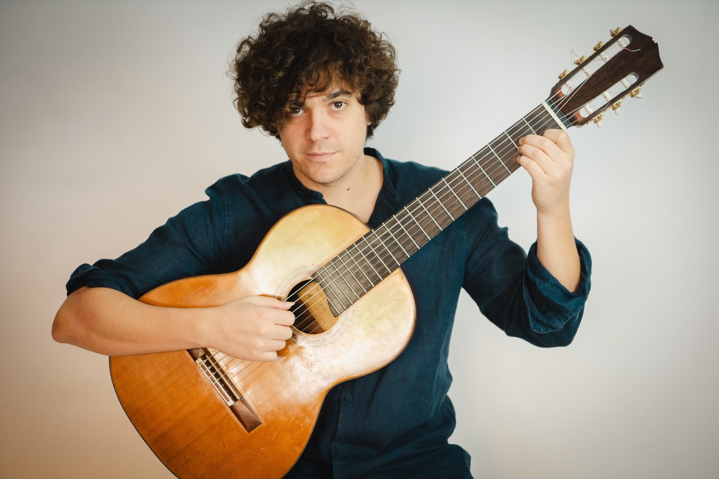 Emanuele Schillaci playing classical guitar